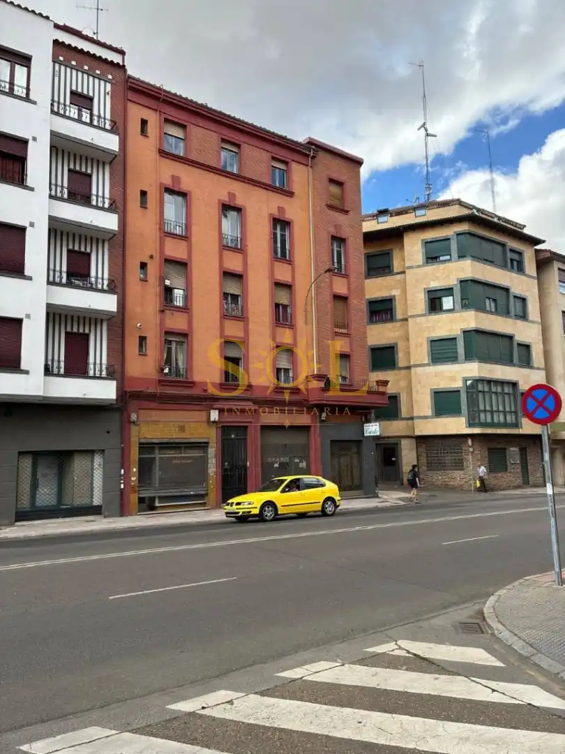 Piso en venta en Avenida de Álvaro López Núñez