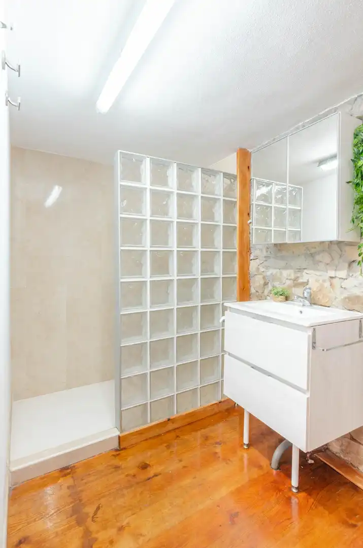 Baño de Casa adosada en venta en Laviana con Jardín privado y Amueblado