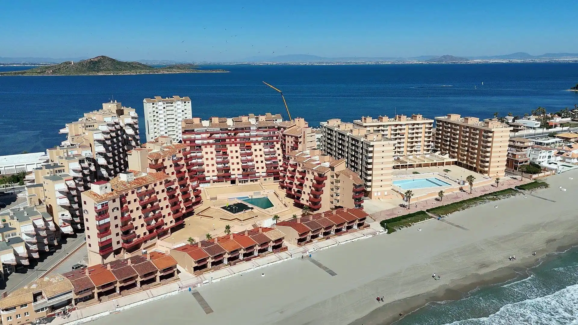 Außenansicht von Wohnung zum Verkauf in La Manga del Mar Menor mit Möbliert, Balkon und Alarm