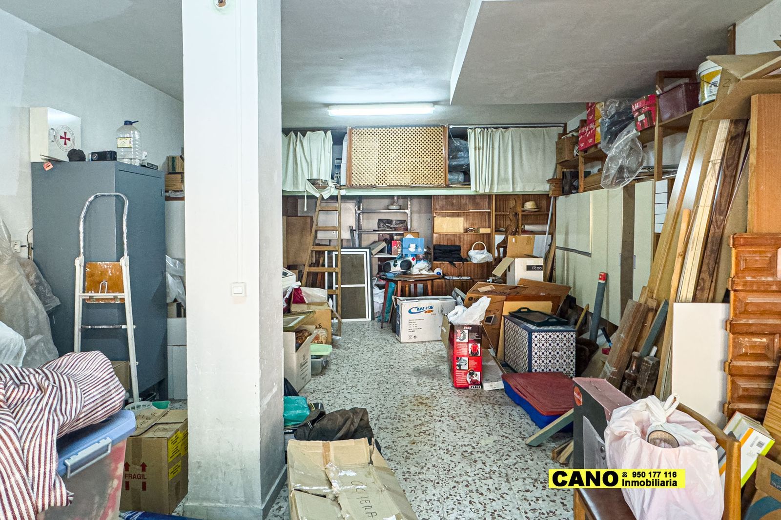 Premises for sale in  Almería Capital
