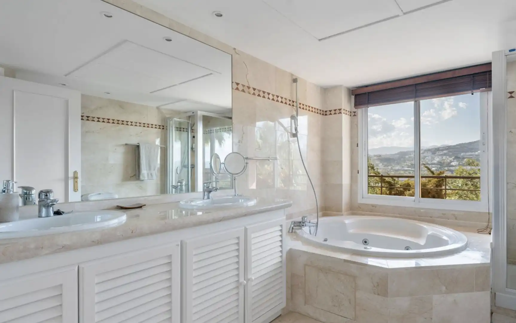 Apartment mit Pool zum Verkauf in Nueva Andalucía, imagen 16