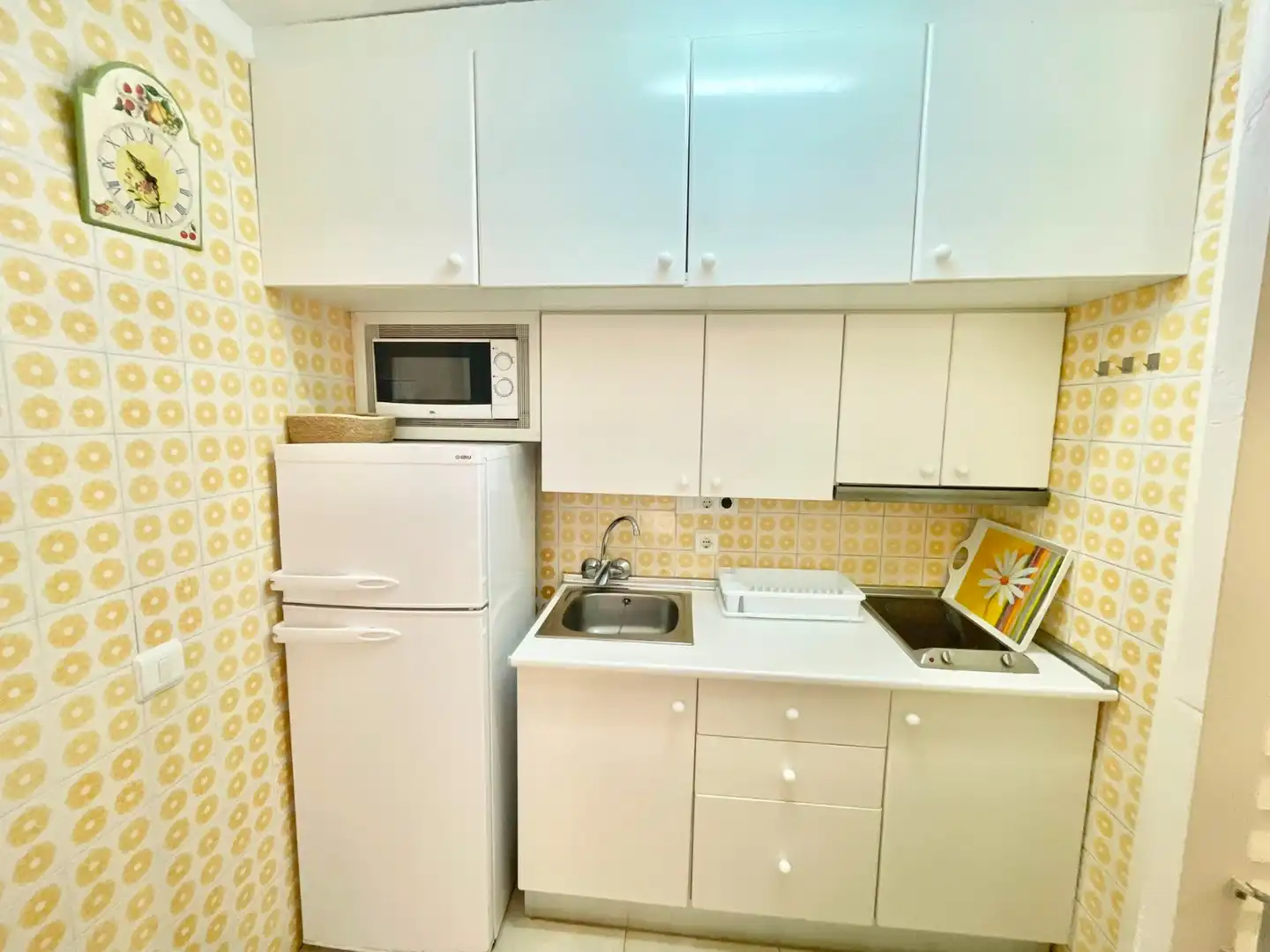 Cocina de Estudio de alquiler en Orihuela con Aire acondicionado, Amueblado y Lavadora