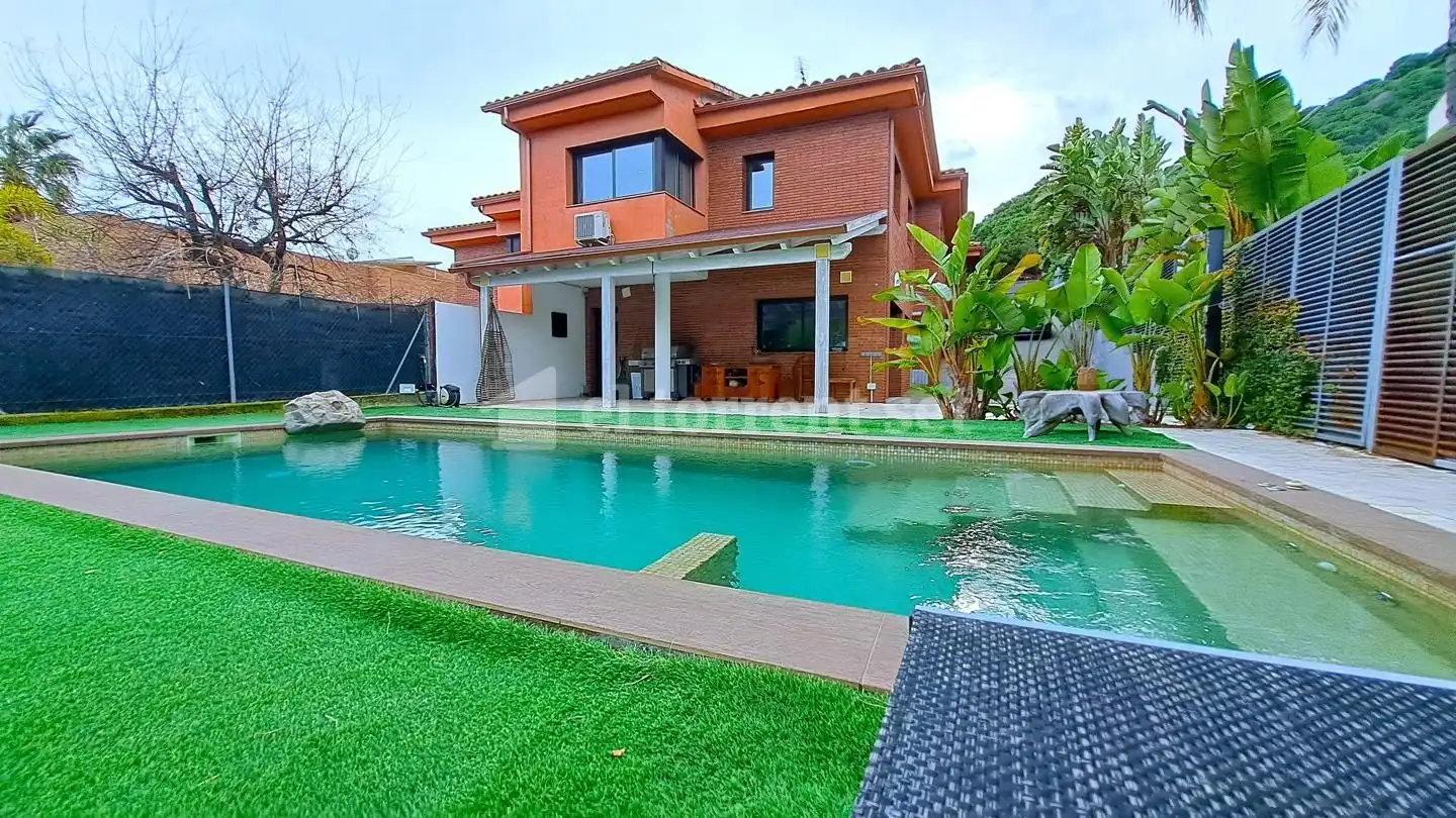 Vista exterior de Casa o chalet en venta en Argentona con Aire acondicionado, Calefacción y Jardín privado