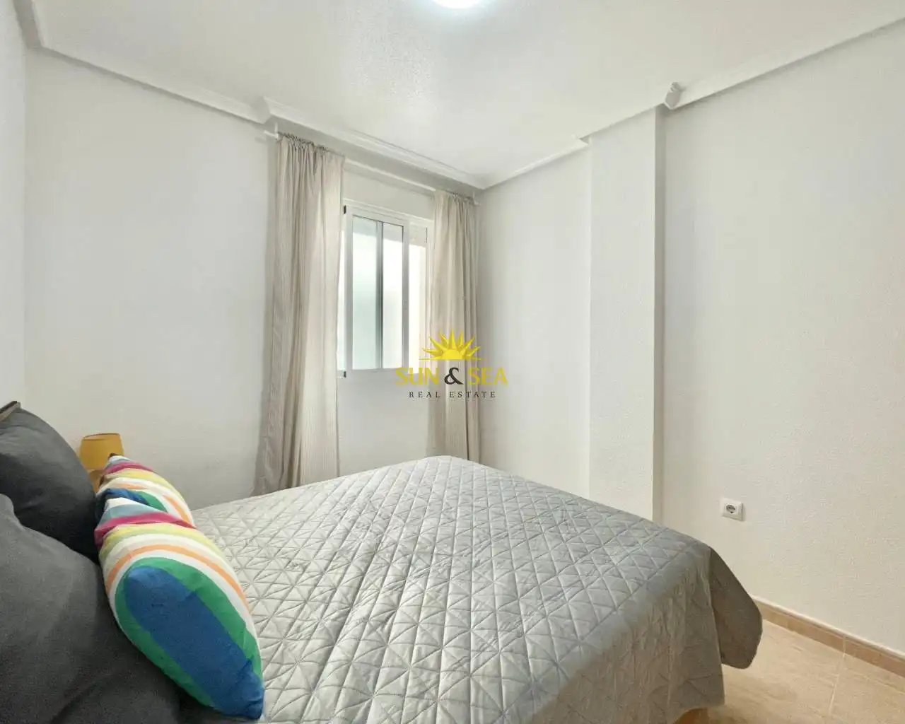 Schlafzimmer von Wohnung zur Miete in Torrevieja mit Klimaanlage, Heizung und Möbliert
