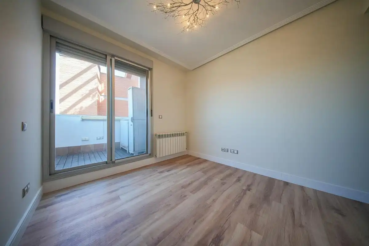 Bedroom of Attic for sale in Madrid  with Air Conditioner, Heating and Private garden