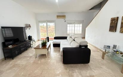 Sala d'estar de Casa o xalet en venda en San Roque