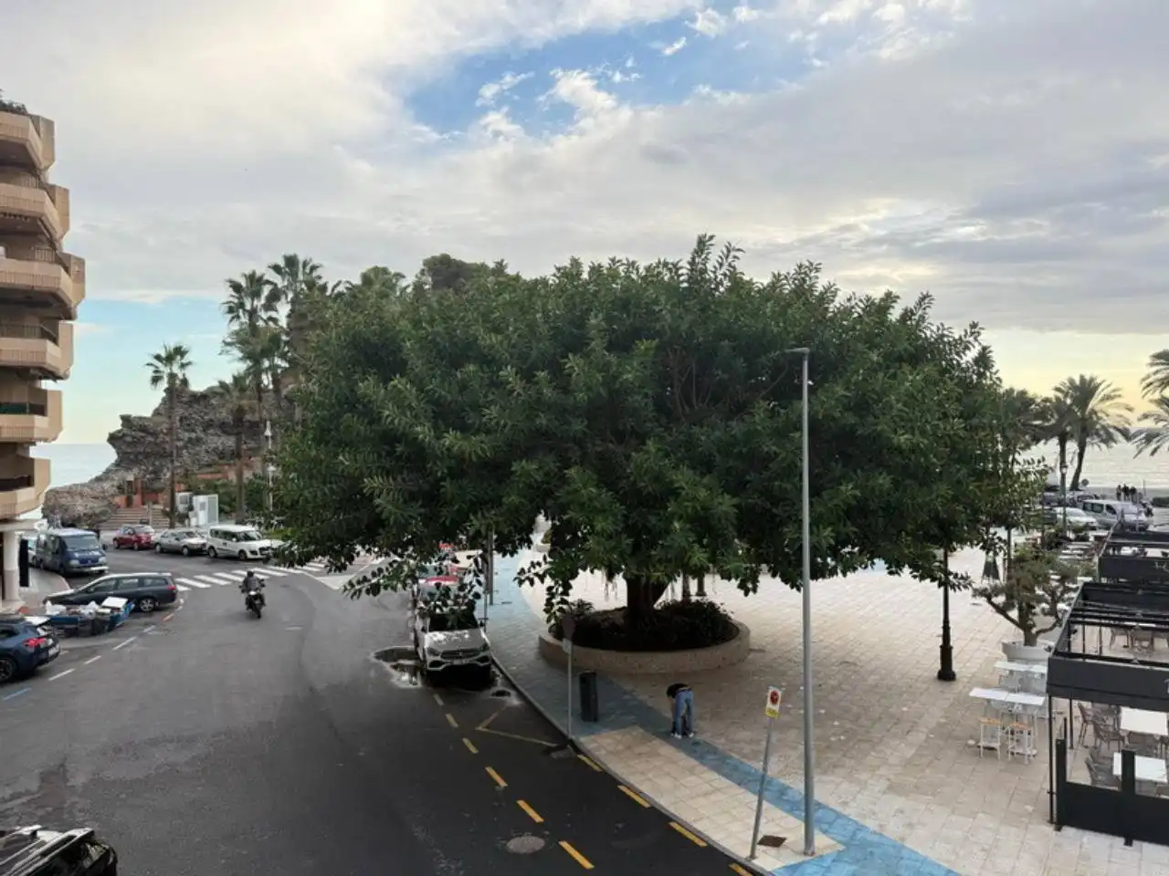 Außenansicht von Wohnungen zum Verkauf in Almuñécar mit Klimaanlage, Terrasse und Abstellraum