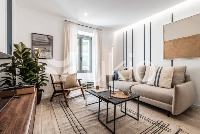 Piso en Alquiler en Calle del Cardenal Cisneros en Trafalgar