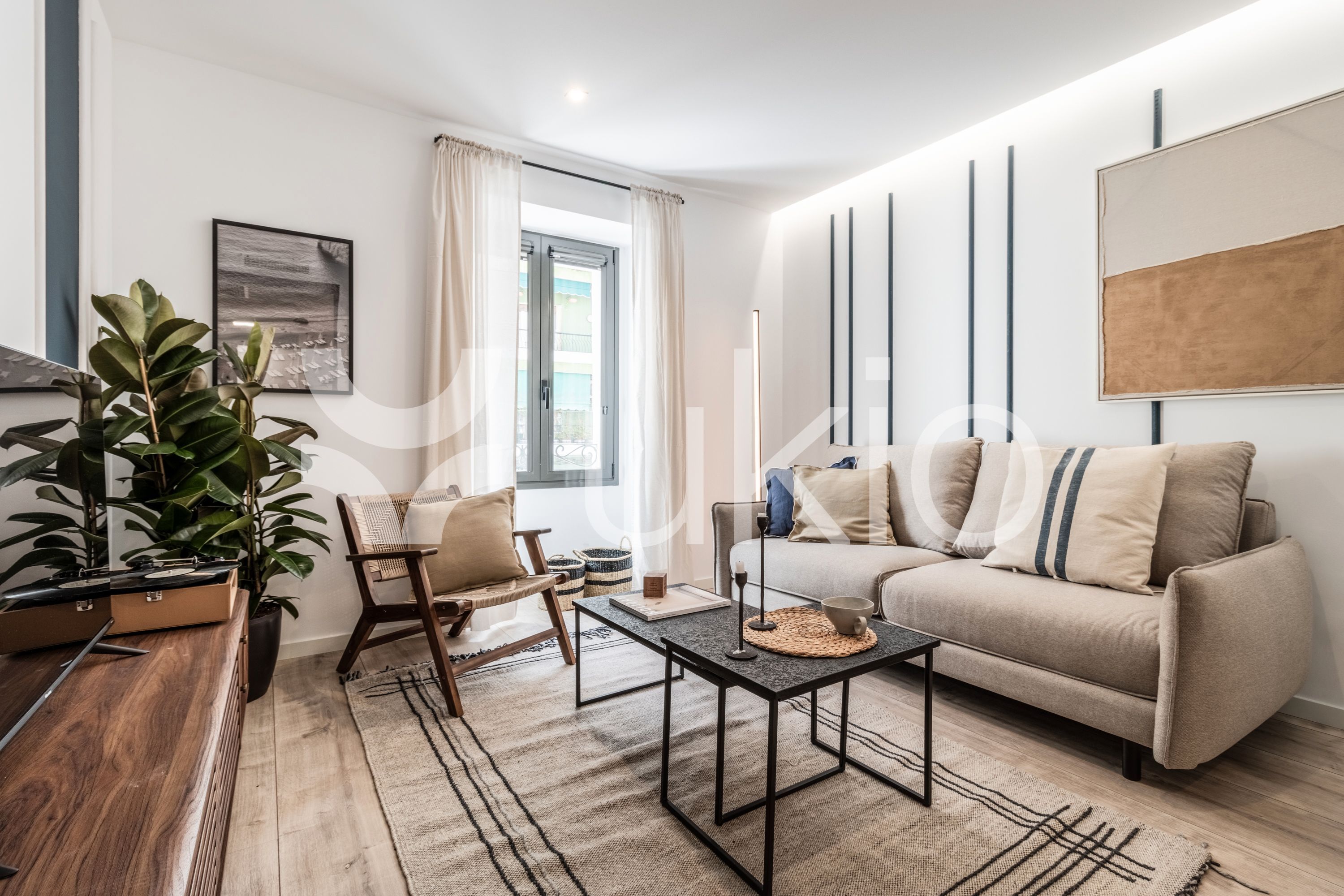 Living room of Flat to rent in  Madrid Capital  with Air Conditioner, Heating and Furnished