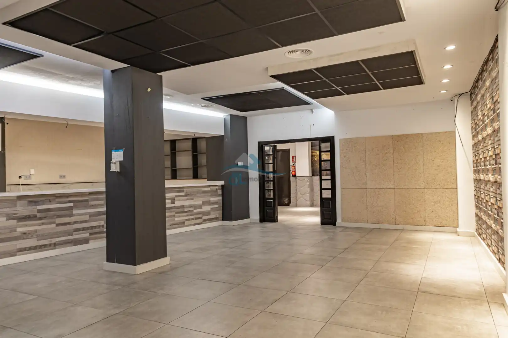 Commercial properties for rent in Linares  with Air Conditioner