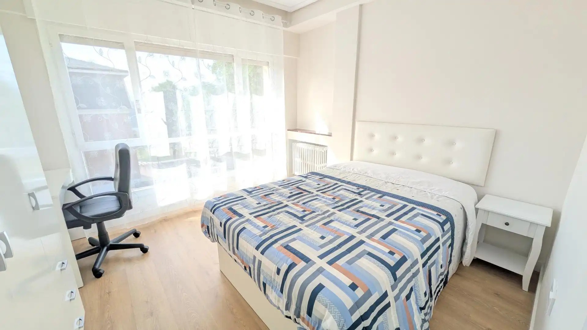 Schlafzimmer von Wohnung zur Miete in Santander mit Heizung, Terrasse und Möbliert