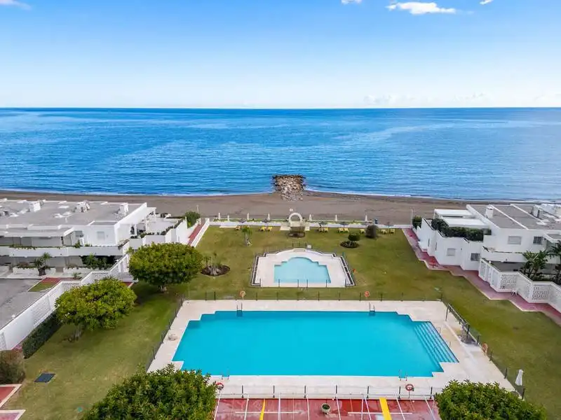Piscina de Apartament en venda en Marbella amb Aire condicionat, Calefacció i Terrassa