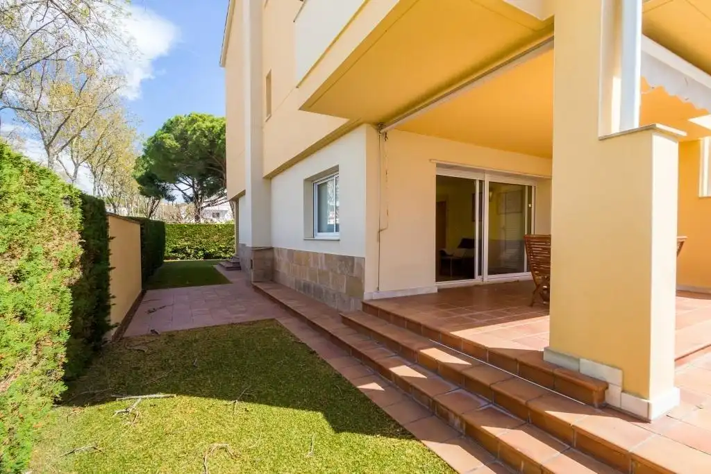 Vista exterior de Planta baixa en venda en Castell d'Aro, Platja d'Aro i s'Agaró amb Calefacció, Jardí privat i Terrassa