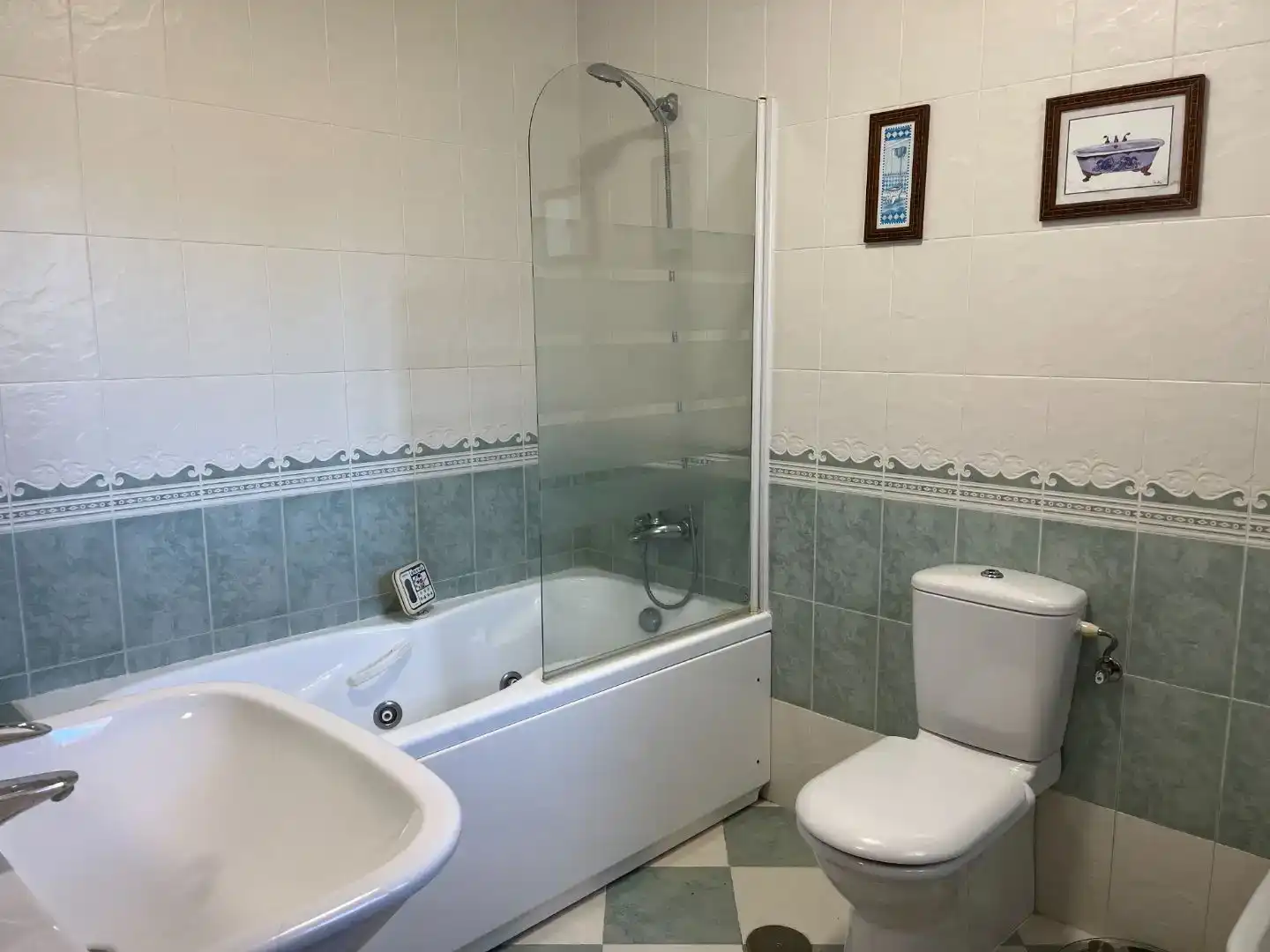 Bany de Casa o xalet en venda en Marbella amb Aire condicionat i Piscina