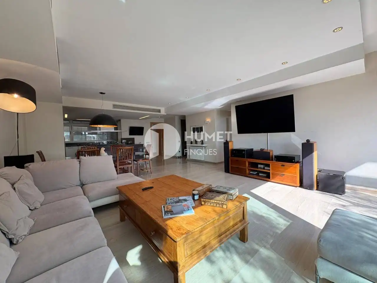 Sala d'estar de Casa o xalet en venda en Barcelona amb Aire condicionat, Calefacció i Jardí privat