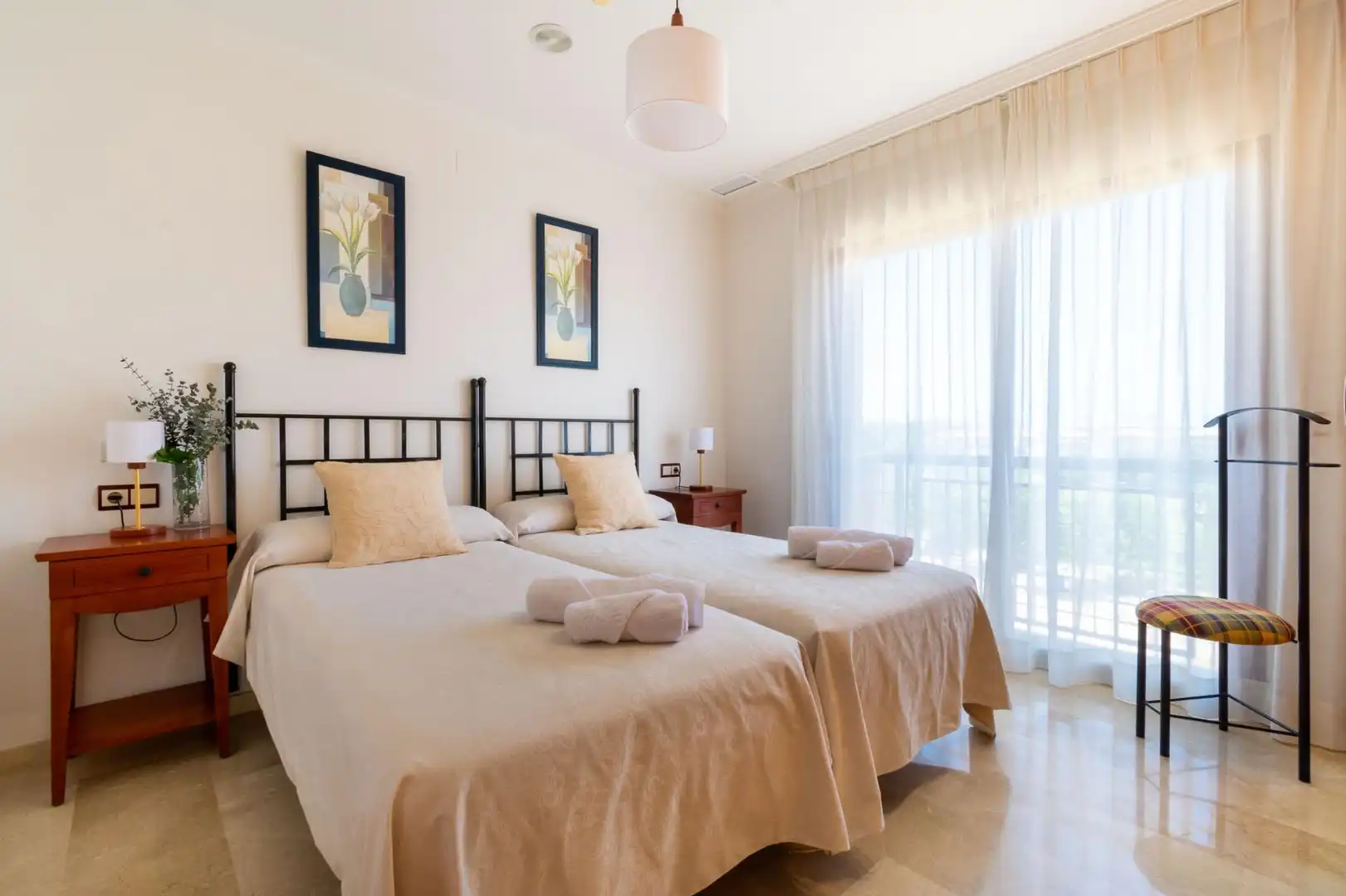 Habitación de Apartamento de alquiler en L'Alfàs del Pi con Aire acondicionado, Terraza y Amueblado
