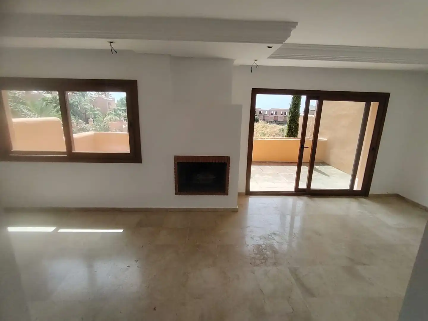 Sala d'estar de Casa o xalet en venda en Mijas amb Calefacció, Jardí privat i Terrassa