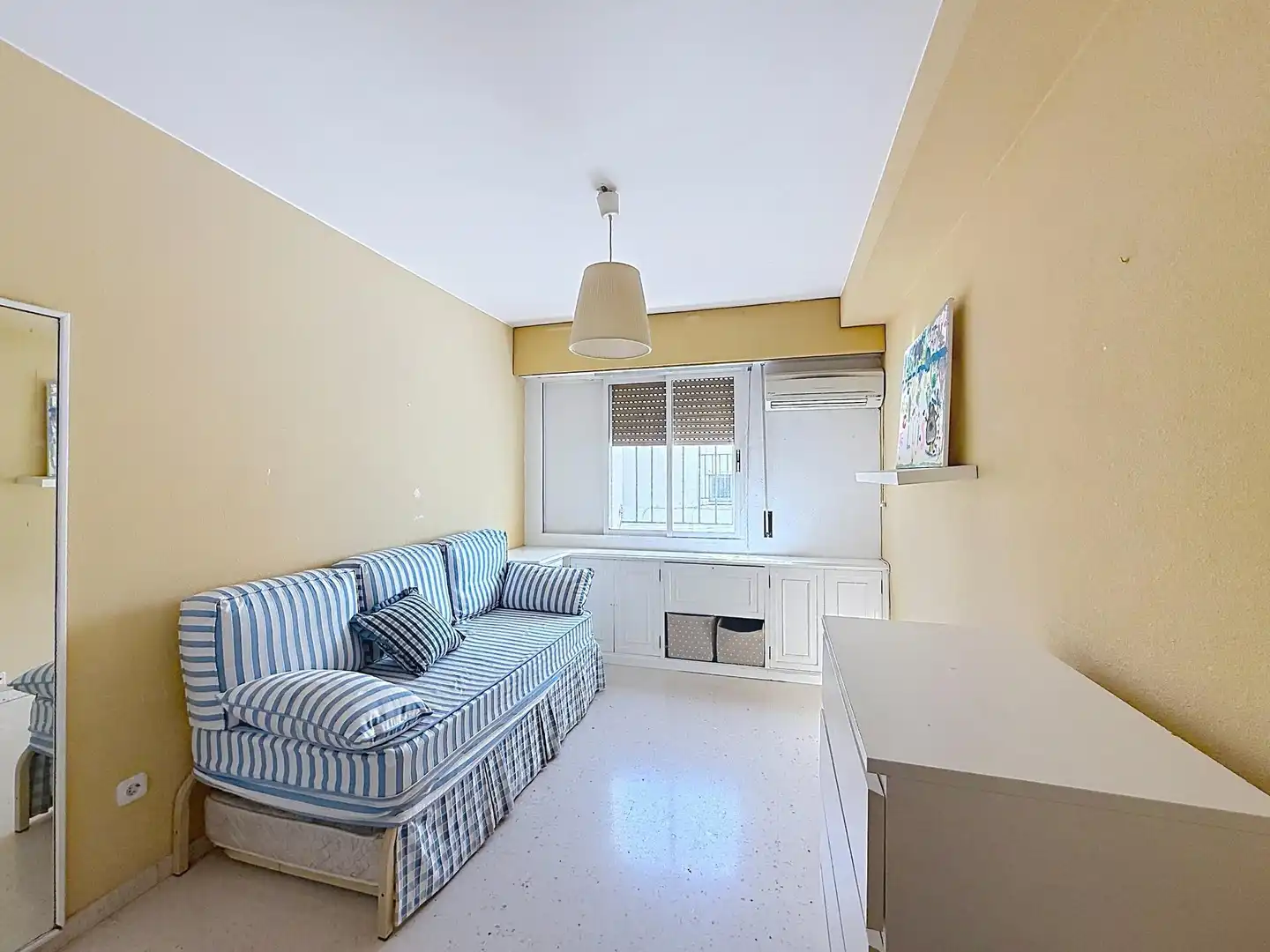 Habitación de Piso en venta en Sevilla con Aire acondicionado, Jardín privado y Trastero