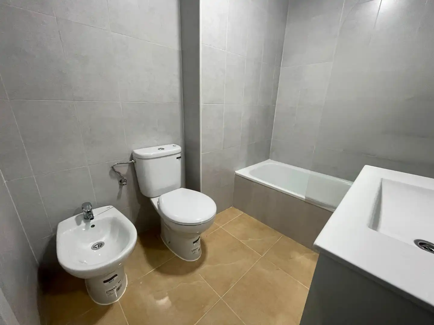 Baño de Piso de alquiler en Sant Celoni con Calefacción, Horno y Balcón