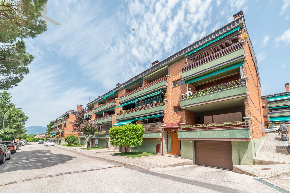 Außenansicht von Wohnung zum verkauf in Collado Mediano mit Heizung, Terrasse und Abstellraum
