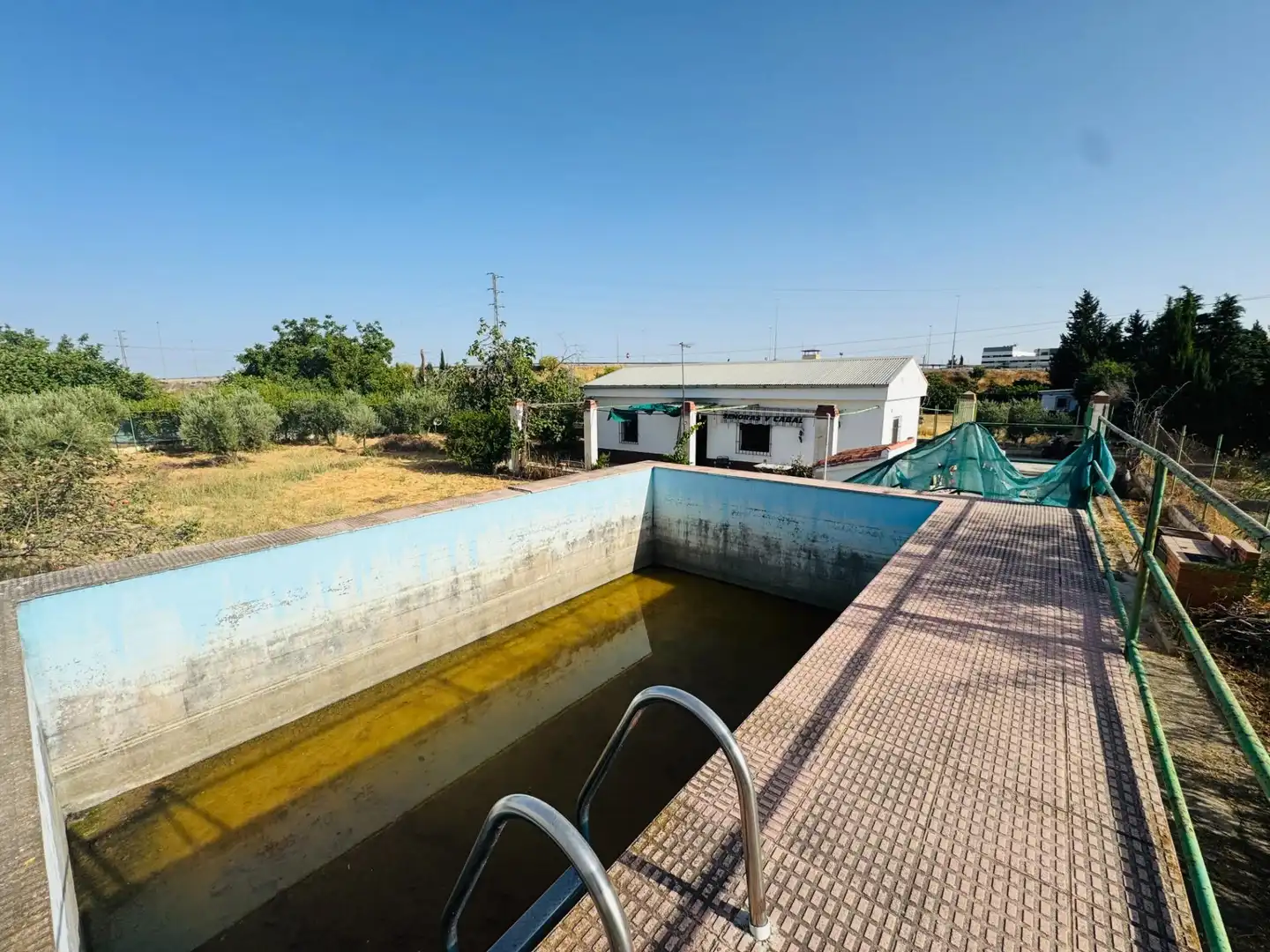 Piscina de Terreno en venta en Granada