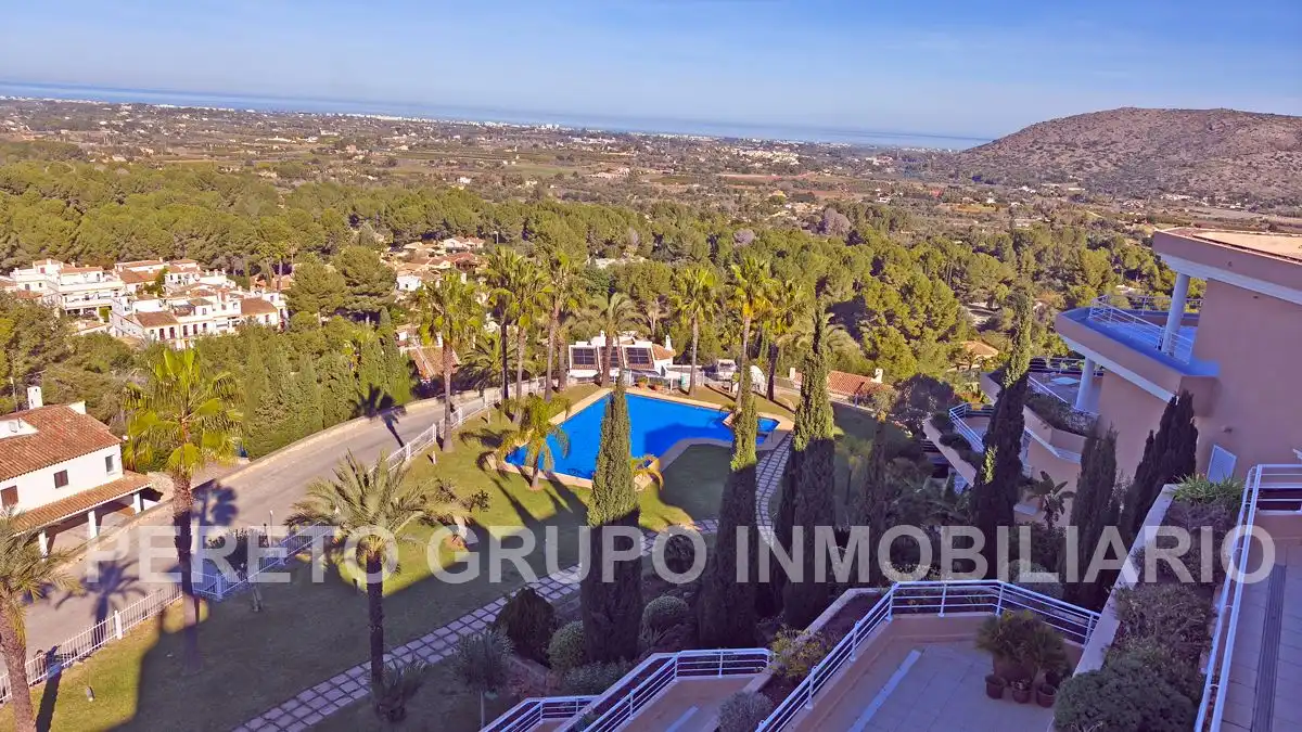 Vista exterior de Àtic en venda en Pedreguer amb Aire condicionat, Calefacció i Jardí privat