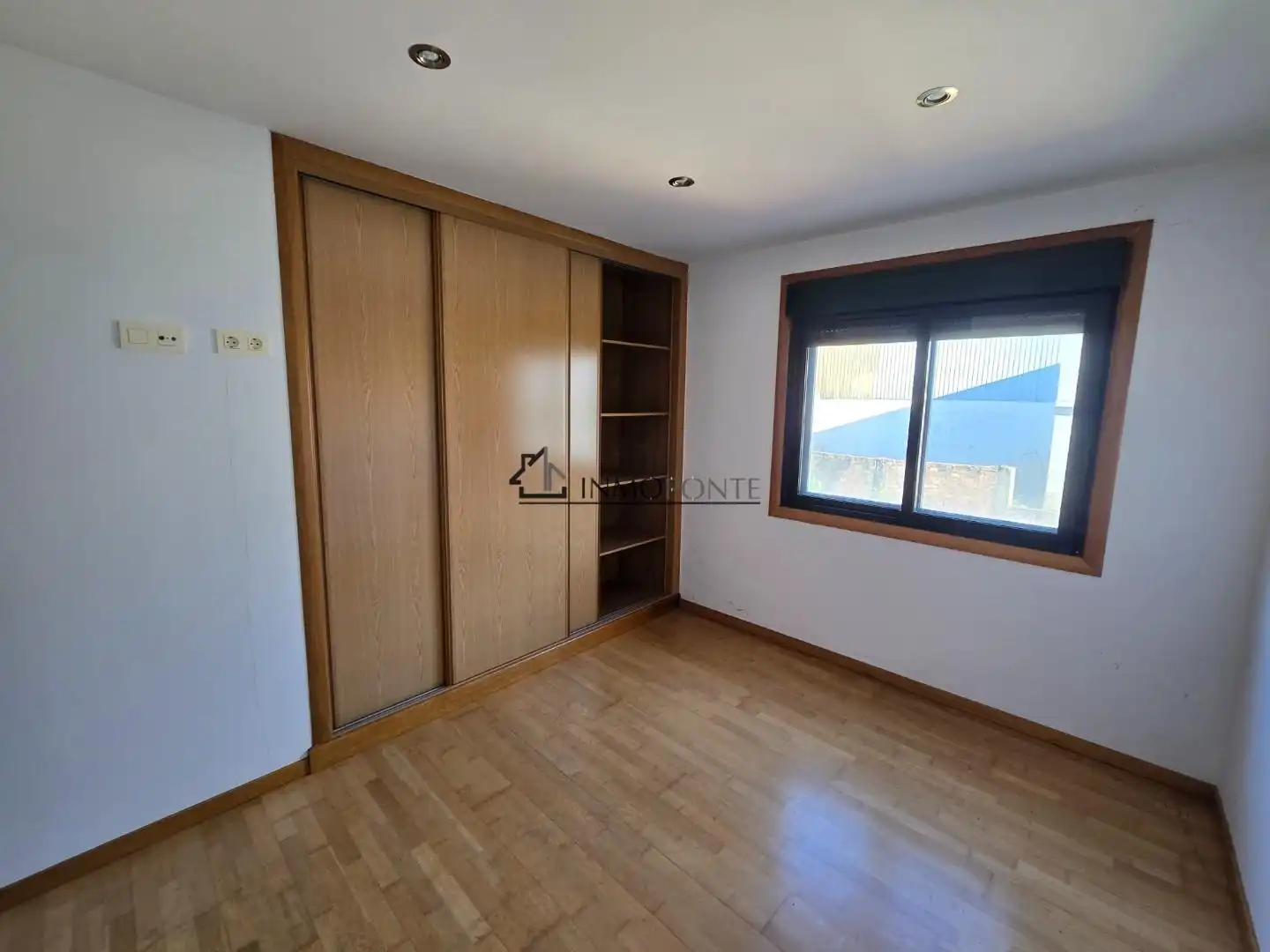 Habitación de Piso en venta en Marín con Calefacción y Balcón