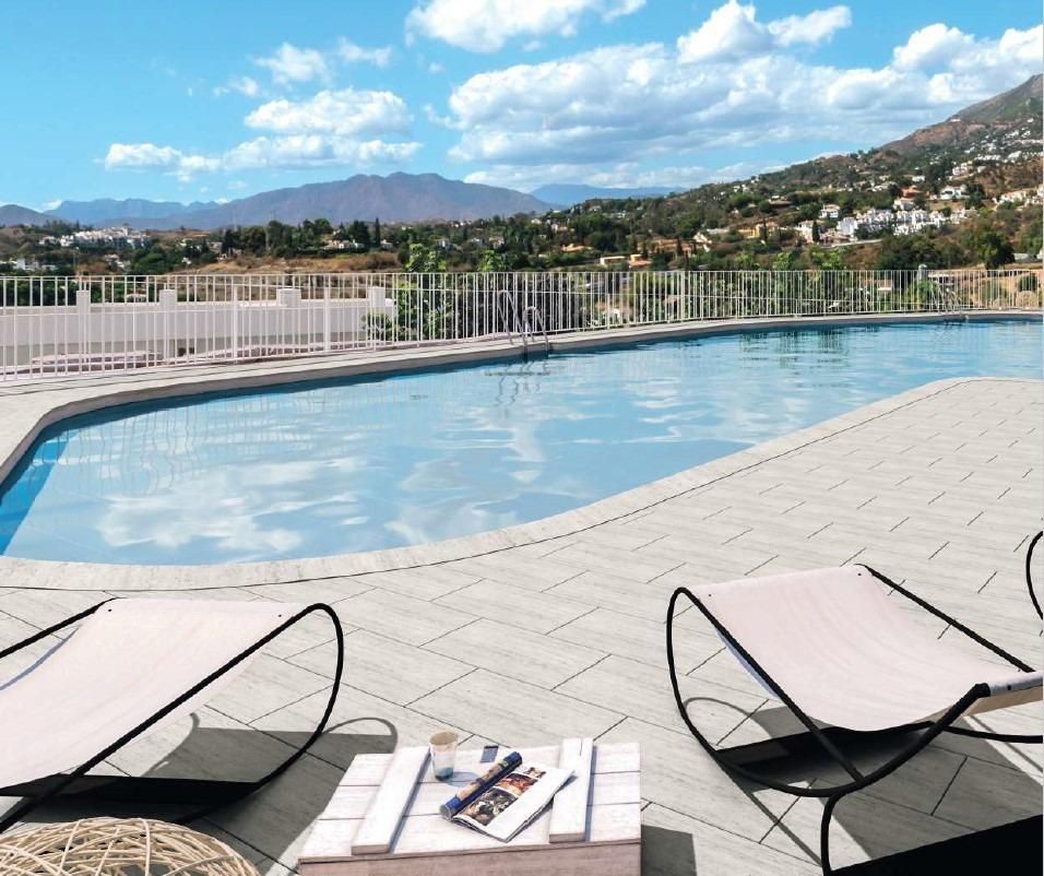 Swimming pool of Planta baja for sale in Fuengirola  with Air Conditioner, Heating and Private garden