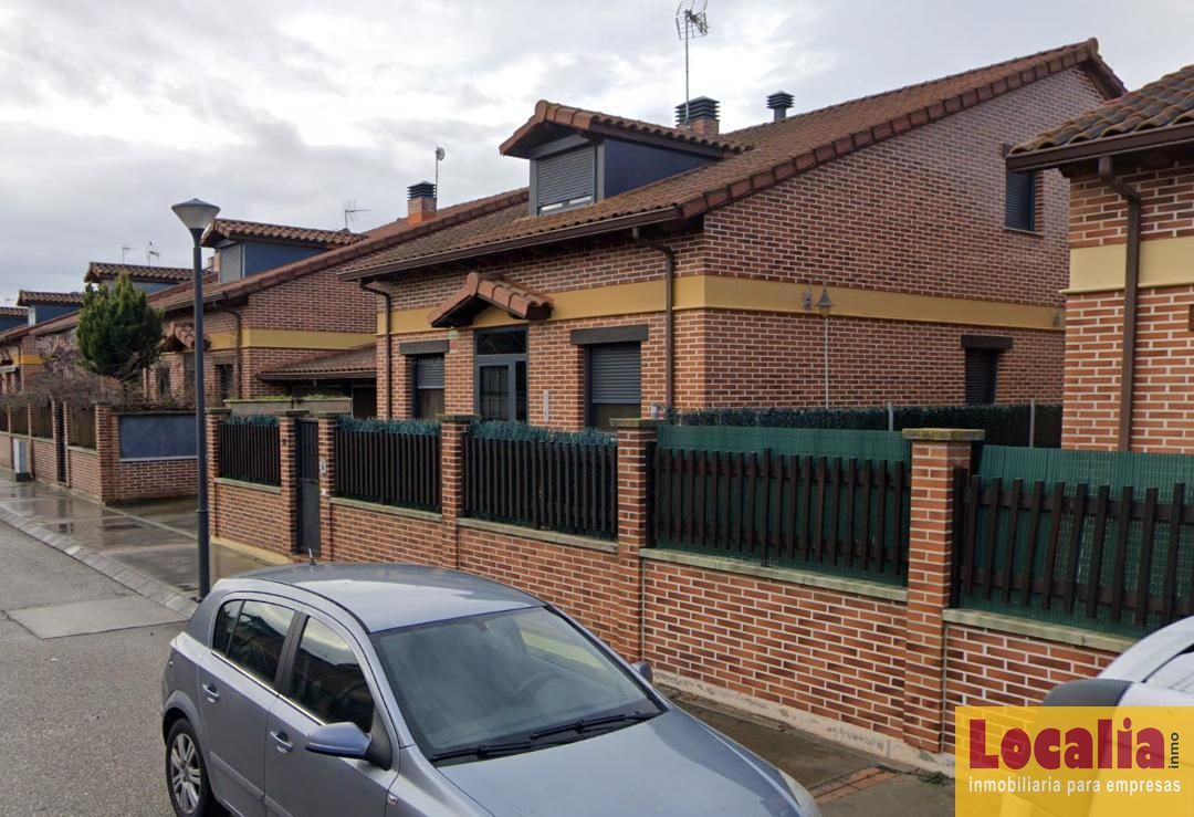Vista exterior de Casa adosada en venta en Renedo de Esgueva con Jardín privado