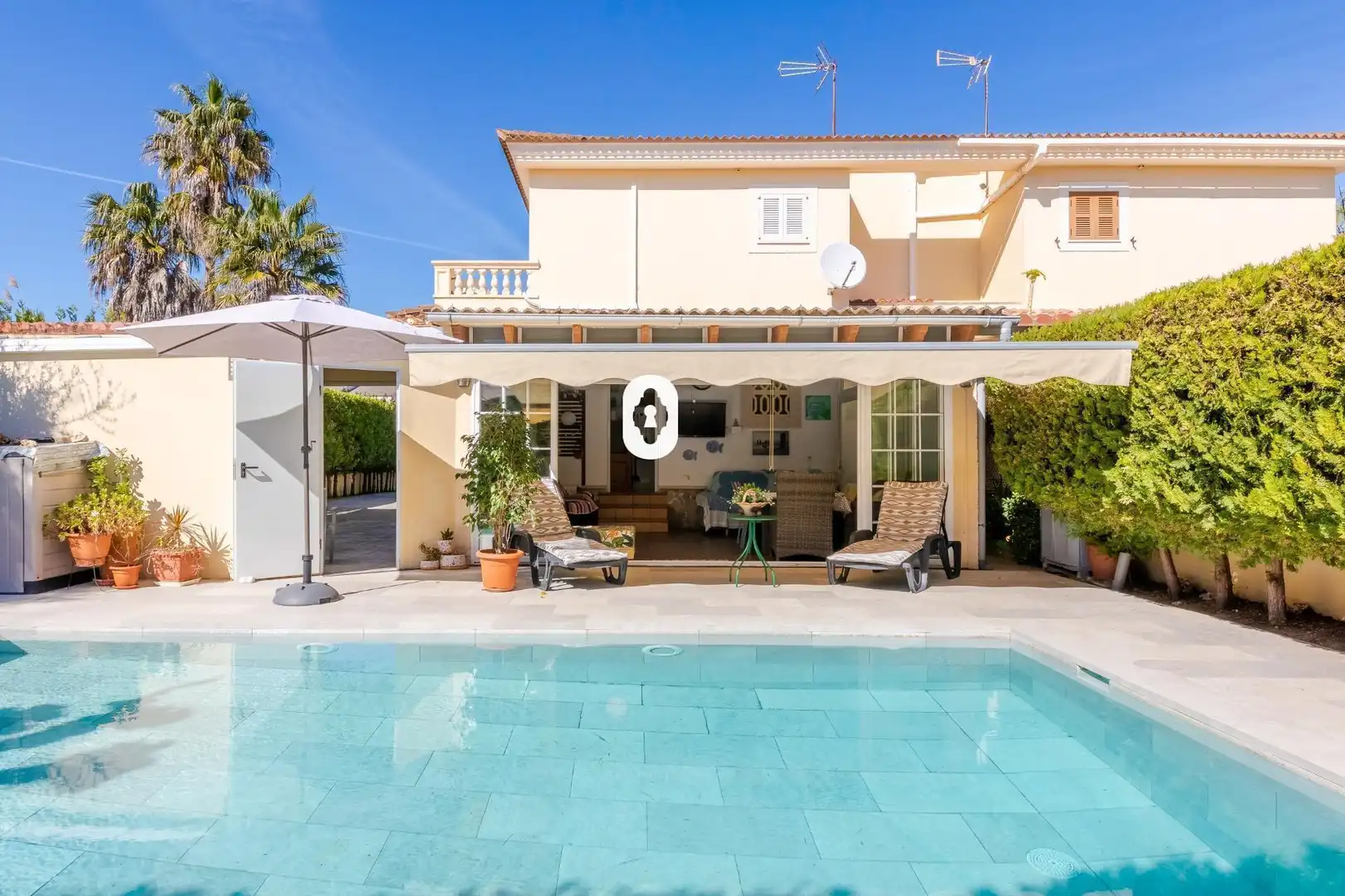 Vista exterior de Casa o xalet en venda en Alcúdia amb Aire condicionat, Jardí privat i Terrassa