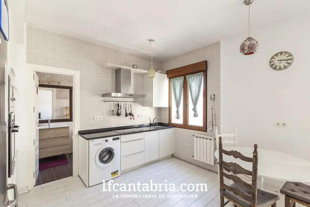 Küche von Wohnung zum Verkauf in Santander mit Heizung und Parkett