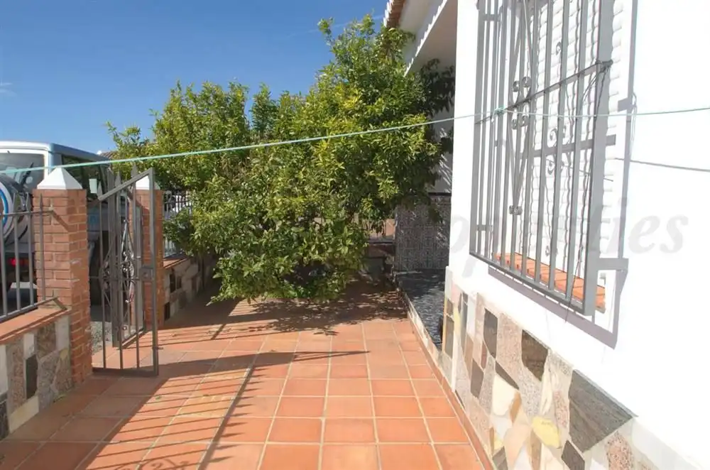 Casa con jardín en venta en Sayalonga, imagen 2