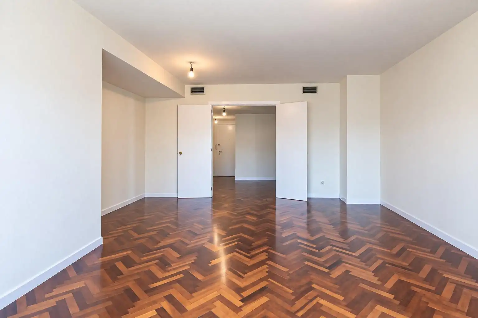Pis en venda en A Coruña Capital  amb Calefacció, Parquet i Traster