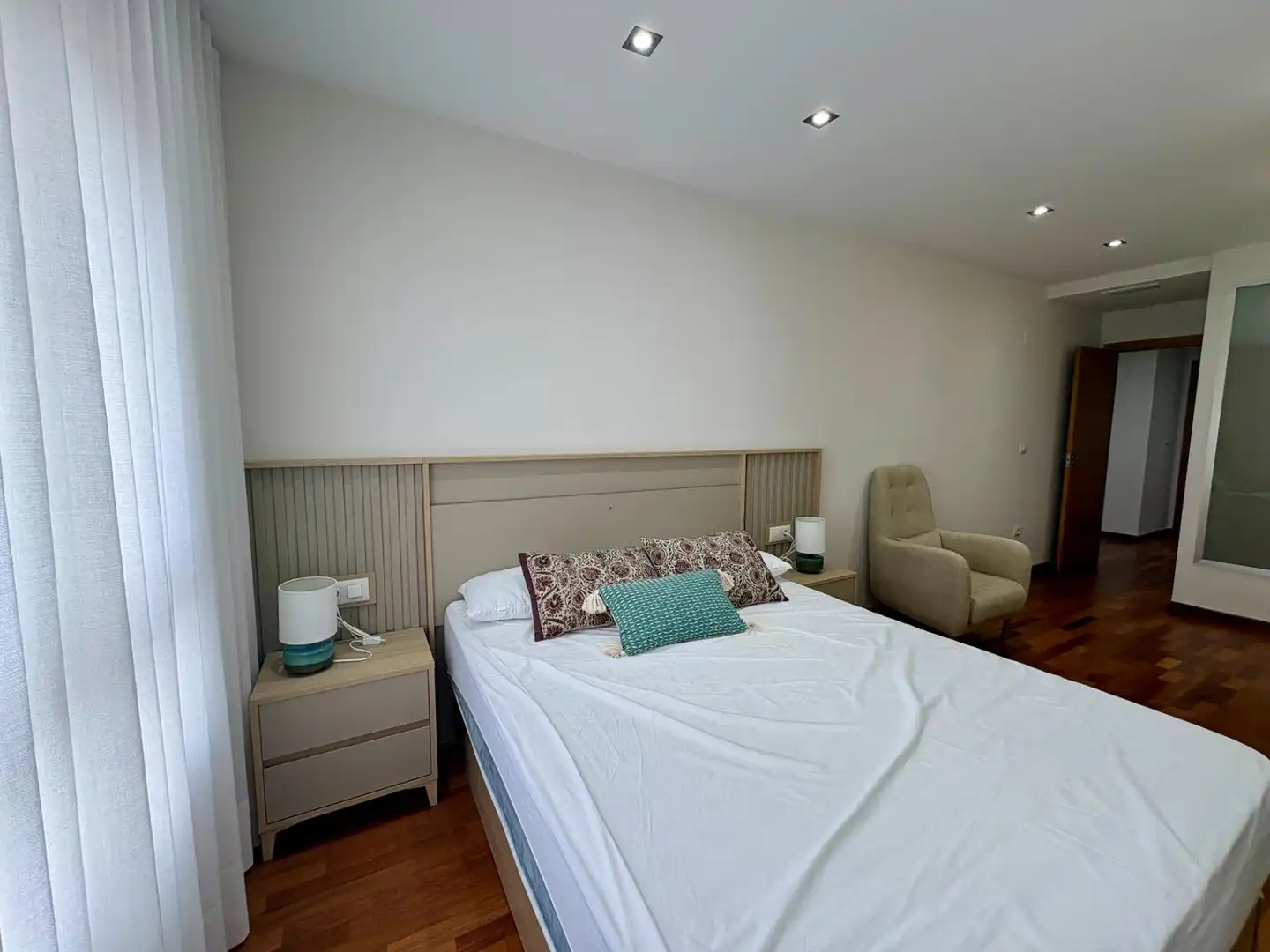 Schlafzimmer von Wohnung zur Miete in Silla mit Möbliert und Balkon