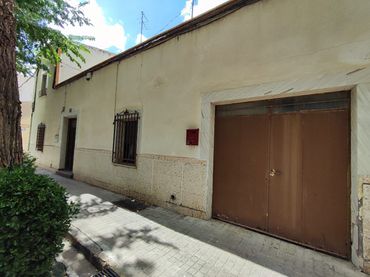 Casa aparellada en venda a Avenida Don Antonio Huertas