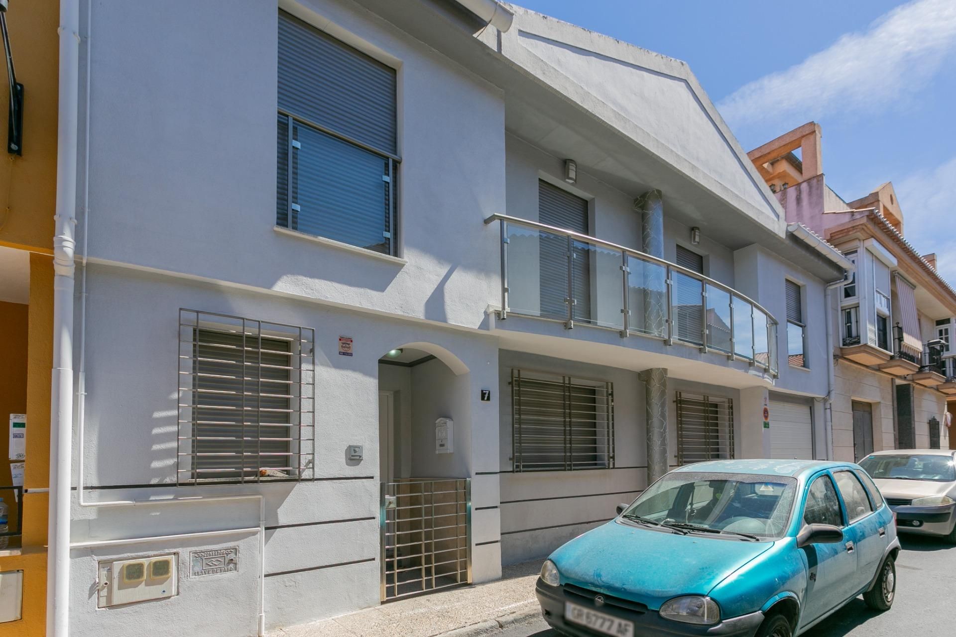Vista exterior de Casa o xalet en venda en Maracena amb Jardí privat, Terrassa i Piscina comunitària
