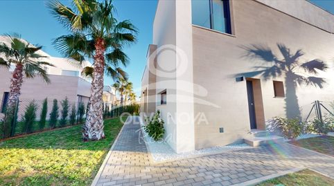 Foto 2 de Casa adosada en venta en Calle Degas, Oliva Nova, Oliva