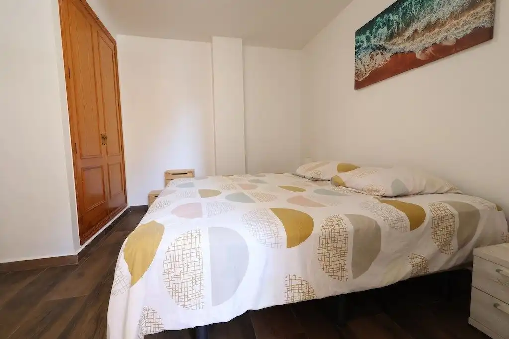 Dormitori de Apartament en venda en Torrevieja amb Terrassa i Piscina comunitària