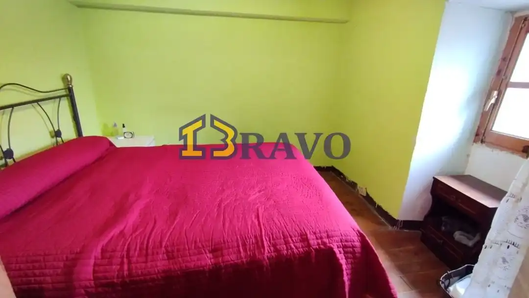 Dormitori de Casa o xalet en venda en Valle de Losa amb Jardí privat i Terrassa
