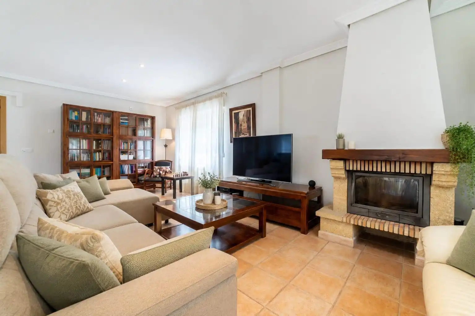 Sala d'estar de Casa o xalet en venda en Valdemorillo amb Piscina comunitària