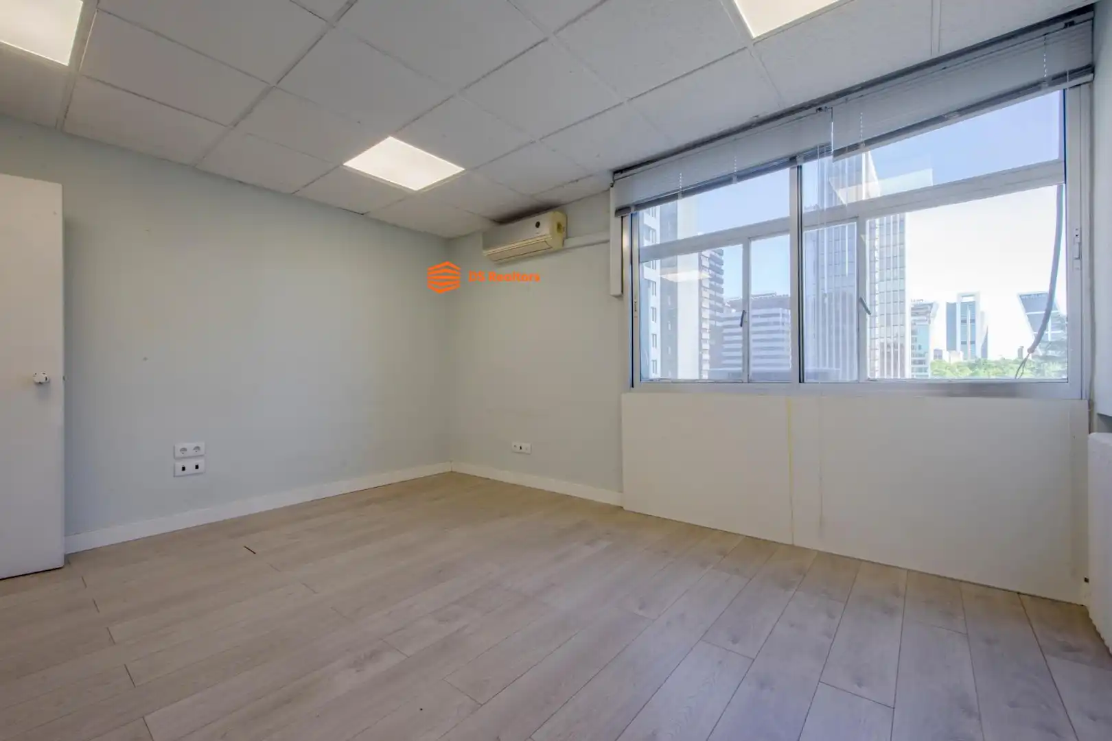 Flat for sale in Madrid  with Air Conditioner and Heating