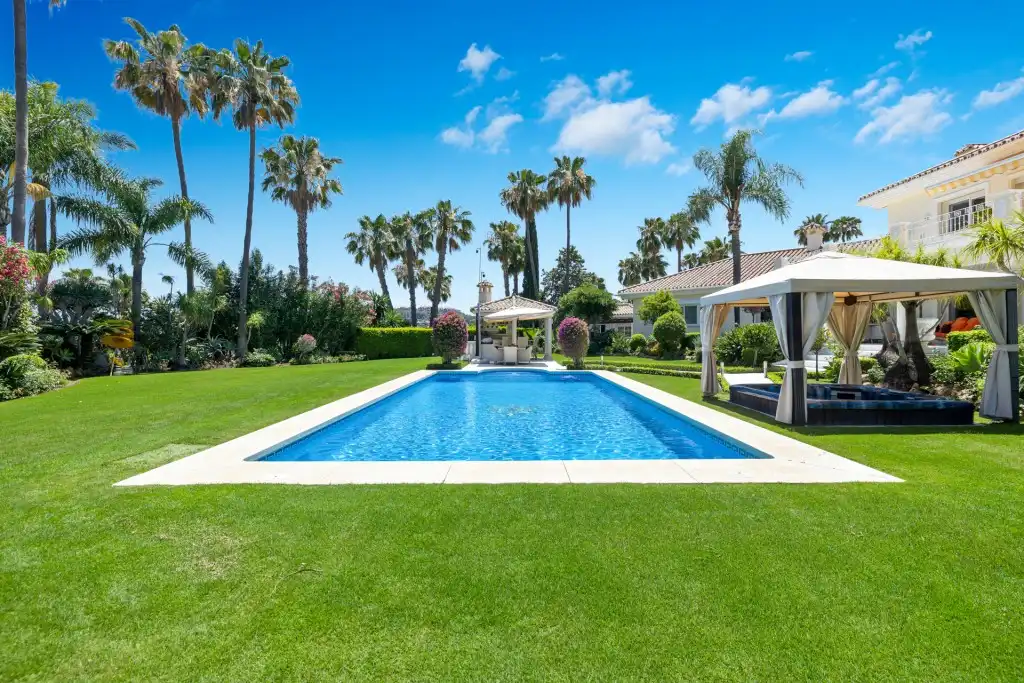 Chalet con piscina en venta en Nueva Andalucía, imagen 4