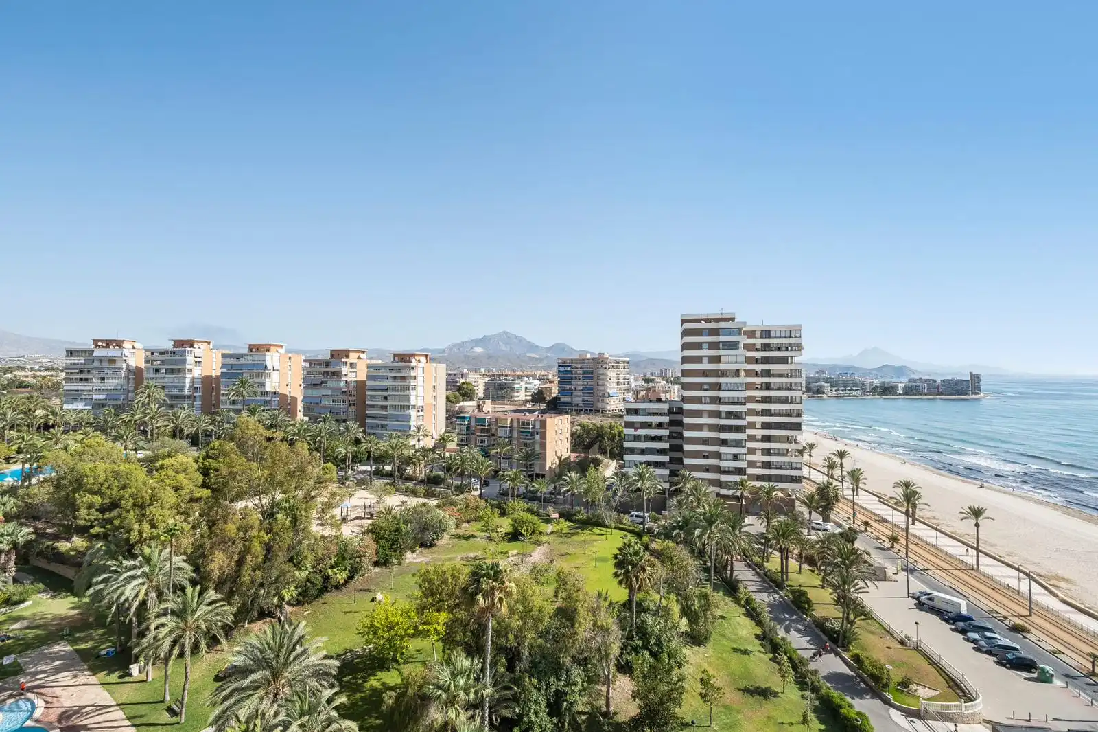 Vista exterior de Pis en venda en El Campello amb Terrassa, Moblat i Piscina comunitària