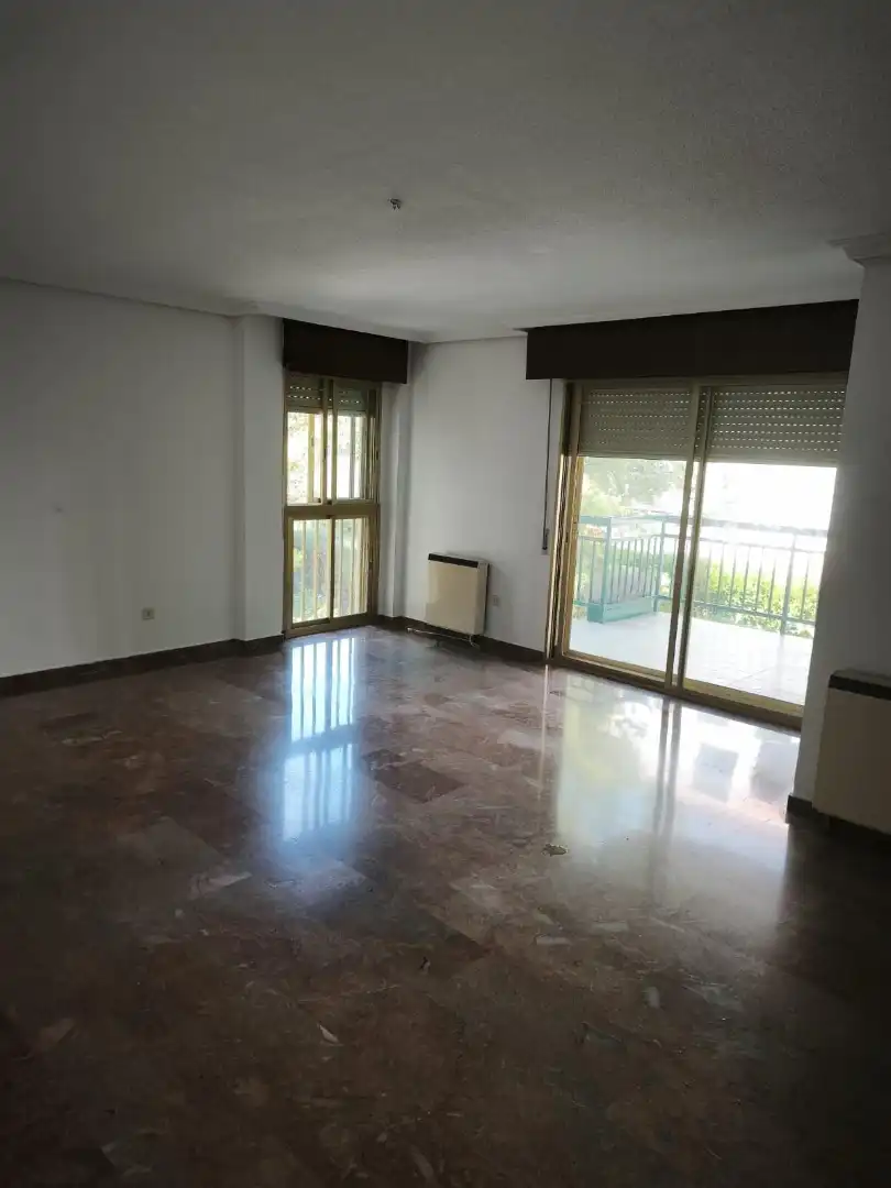 Sala d'estar de Pis en venda en Jaén amb Calefacció, Moblat i Balcó