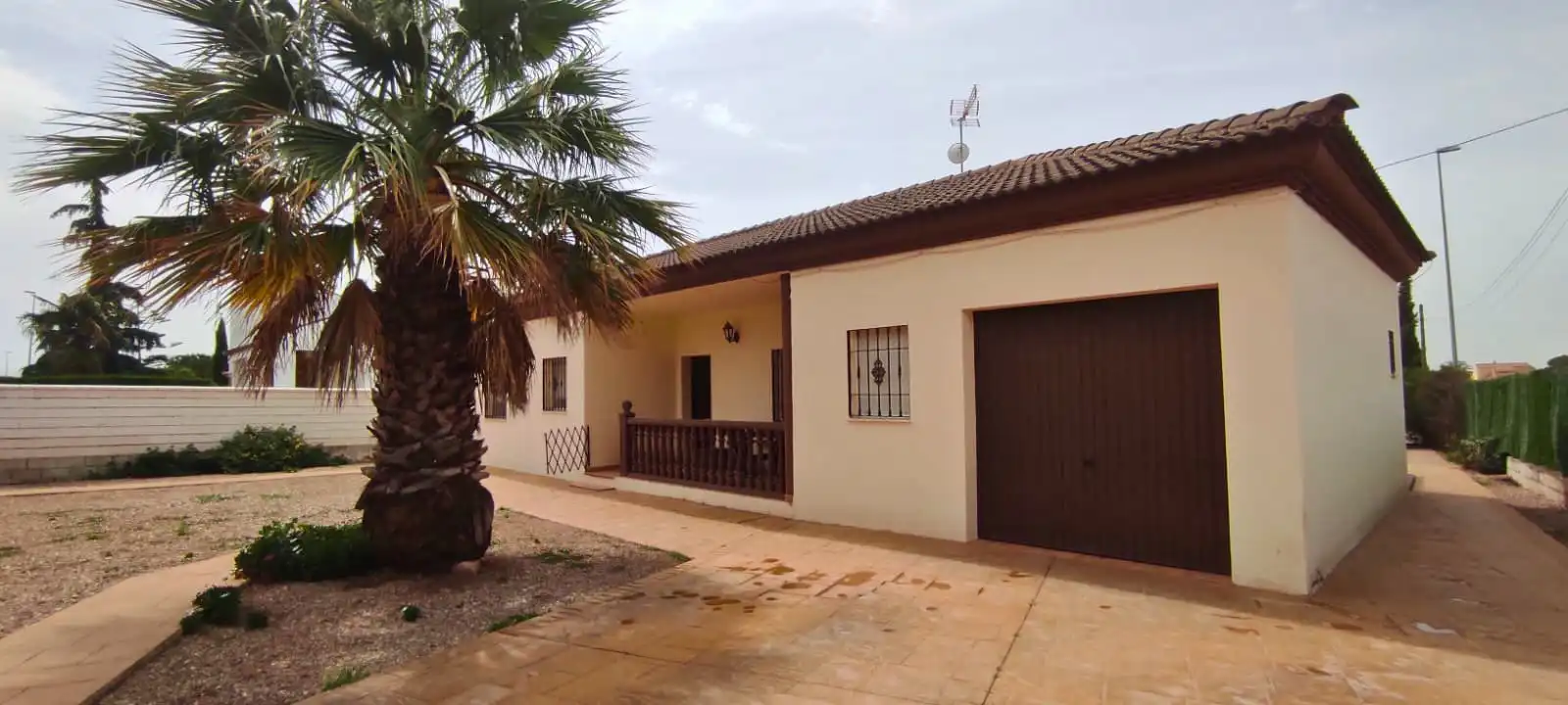 Exterior view of Houses for sale in La Carlota  with Air Conditioner, Private garden and Terrace