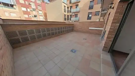 Terrassa de Pis en venda en Santa Perpètua de Mogoda amb Calefacció, Terrassa i Alarma