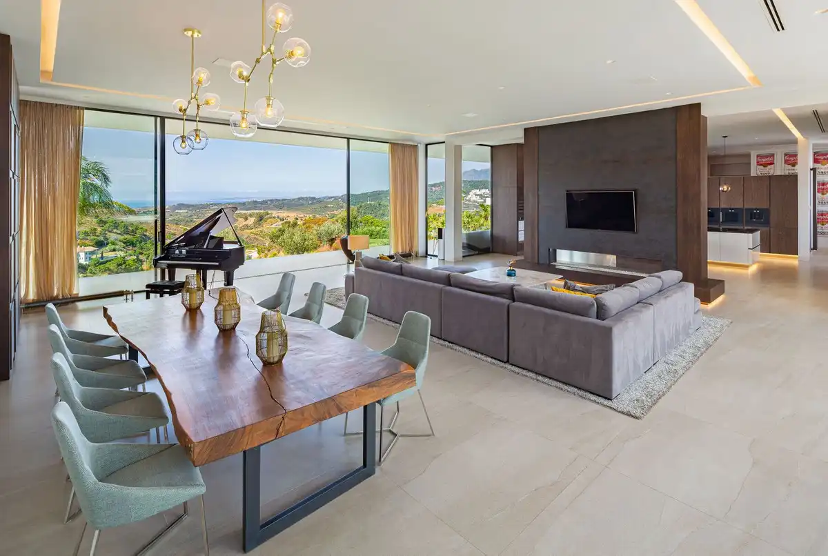 Sala d'estar de Casa o xalet en venda en Marbella amb Aire condicionat, Jardí privat i Terrassa