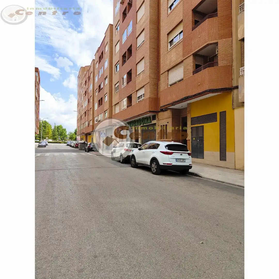Flat for rent in antonio gotor, Parque Sur