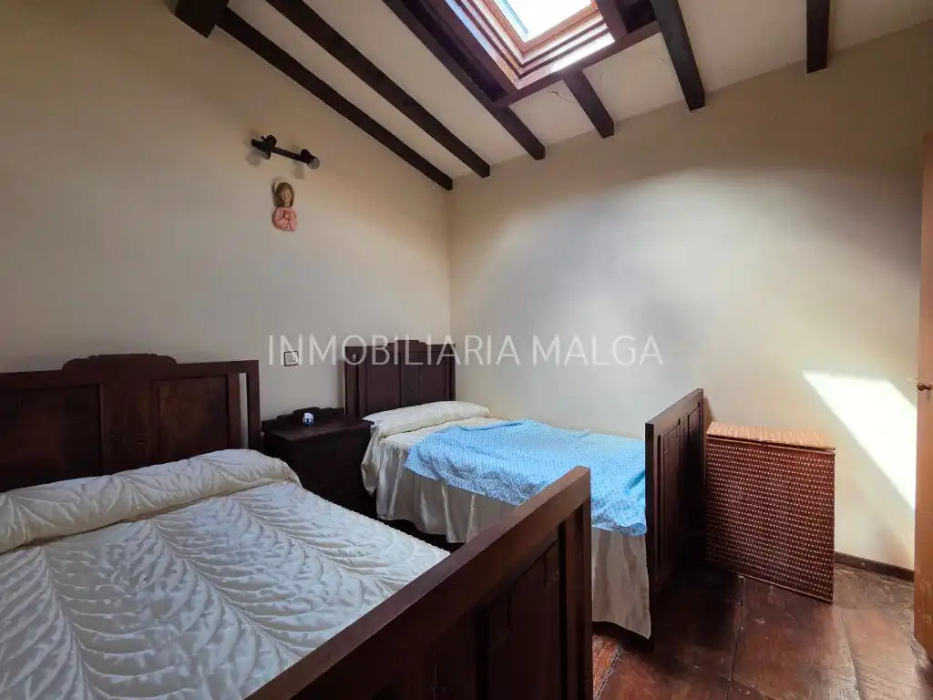 Casa o xalet en venda en Colunga amb Parquet, Traster i Moblat