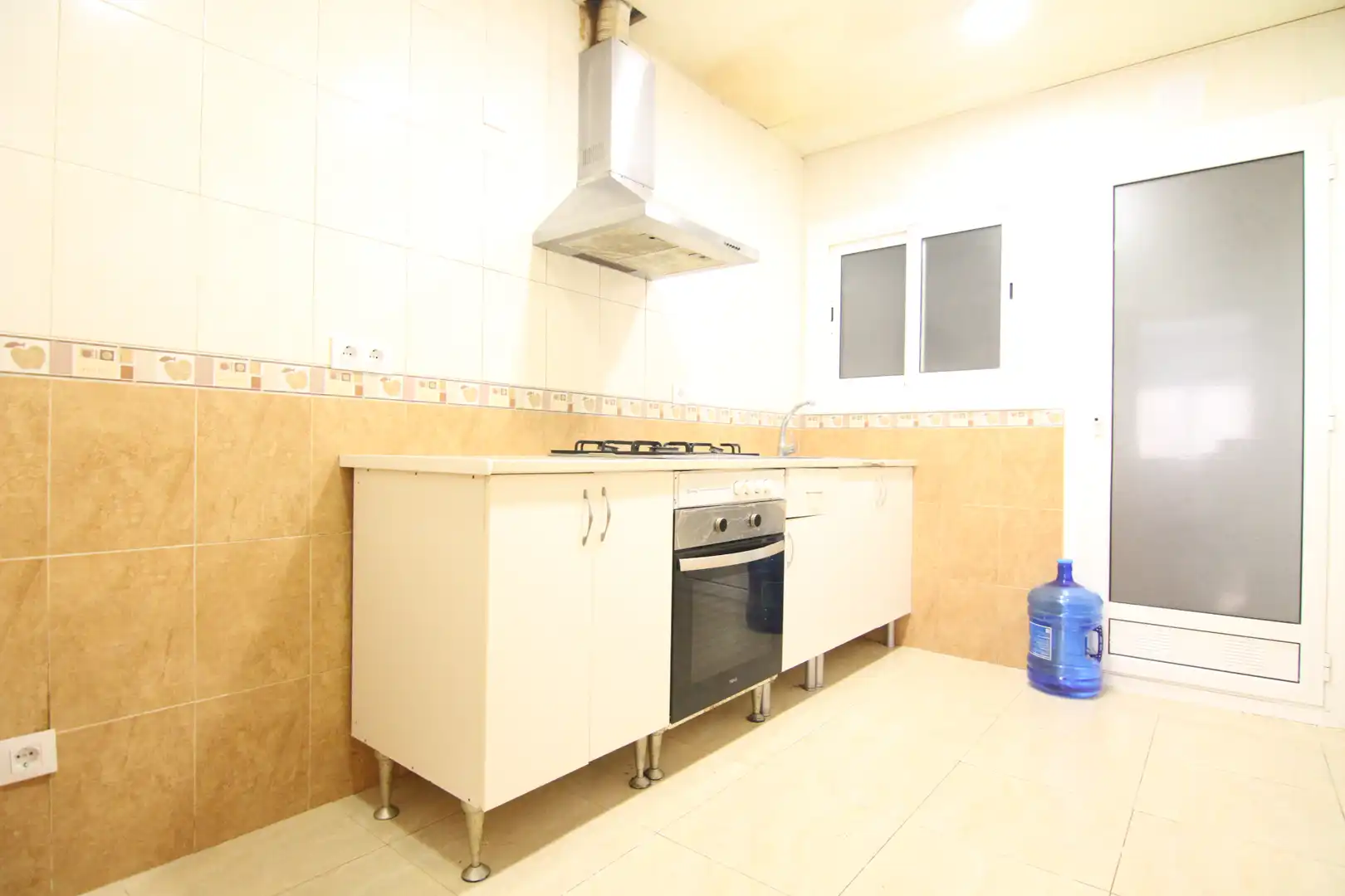 Cocina de Piso en venta en Olesa de Montserrat con Horno y Alarma